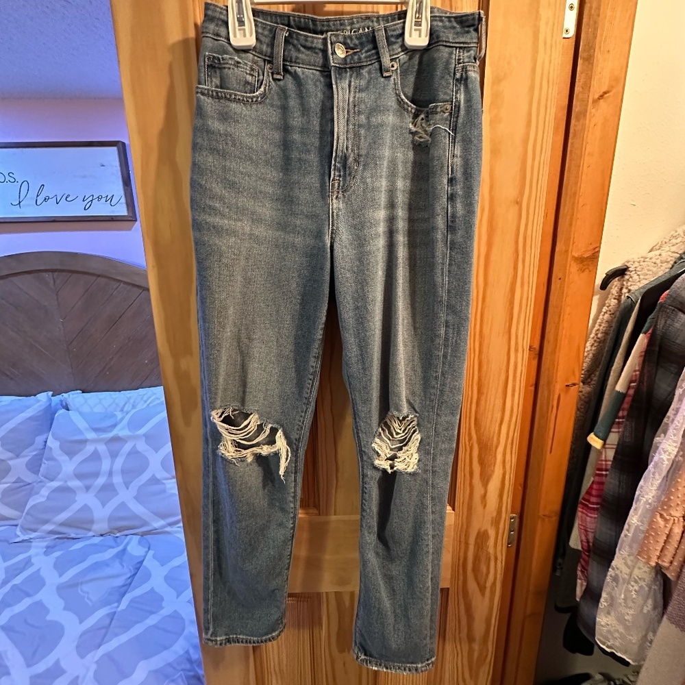 American Eagle Ripped Mom Jeans, Size: 4, color: light washed